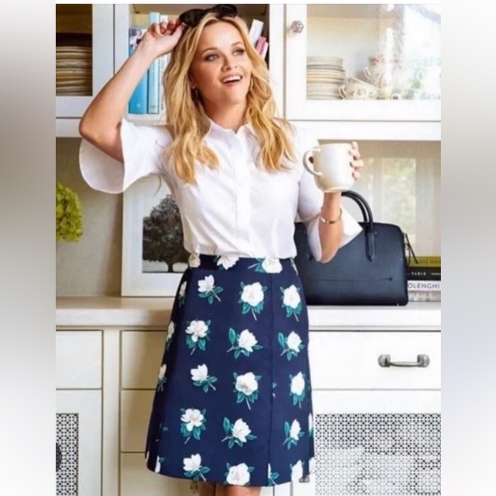 Draper James NWOT Magnolia Floral Print Navy Skirt with pockets!!!